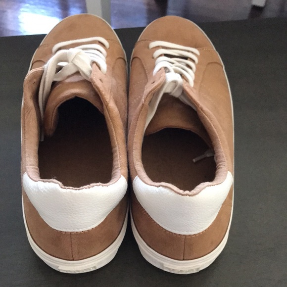 Old Navy Camel Shoes perfect spring shoe - Picture 2 of 4